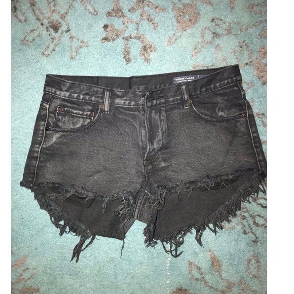 BLACK DENIM DISTRESSED SHORTS - Picture 1 of 2